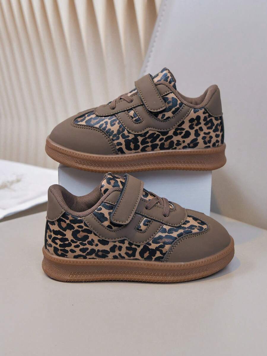 1 Pair Children's Flat Shoes, Hook And Loop Design For Easy Wear - Brown - View 1