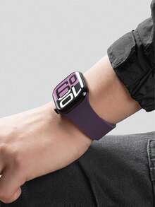 这款男女皆宜的荔枝纹硅胶磁吸表带兼容苹果手表，适用于 42mm、38mm、40mm、41mm、44mm、45mm、46mm 和 49mm 尺寸。它是一款时尚智能的替换表带，兼容 Ultra2、Ultra SE2、SE 11、10、9、8、7、6、5、4、3、2 和 1 代等型号。 - 紫色 - 查看 3