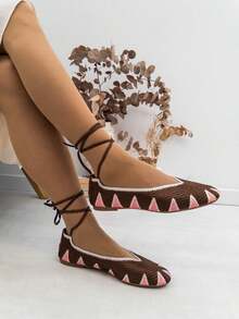 VIKIVIKI SHOES Women's Flat Ballerina-Style Shoes With A Woven Design And Pointed Toe, Featuring Wrap-Around Laces At The Ankle. These Lightweight And Elegant Women's Shoes Are Perfect For Summer, Everyday Wear, Walks, And Vacations. Their Modern Bohemian Style Is Easy To Pair With Dresses, Skirts, And Comfortable Seasonal Casual Looks. - 棕色 - 查看 4