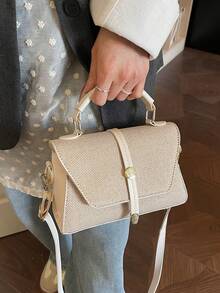 这款时尚优雅的撞色斜挎包采用PU皮革和织物材质，方形翻盖设计，配有可调节肩带，适合旅行、聚会、通勤等各种场合。是送给女性的理想礼物，也适合购物、工作、约会和办公等场合。 - 米色 - 查看 8