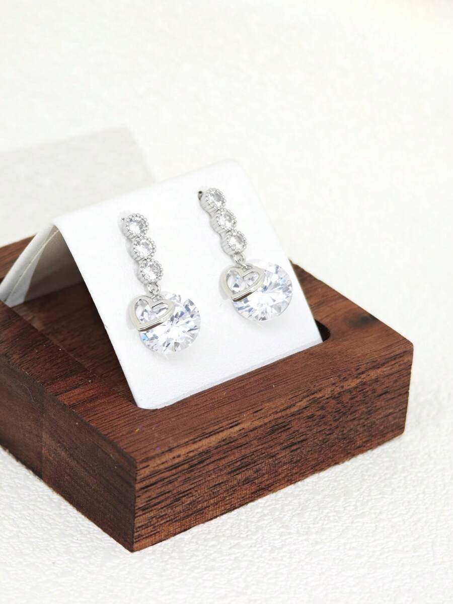 1对心形锆石耳环，适合女性佩戴 - 銀色 - 查看 1