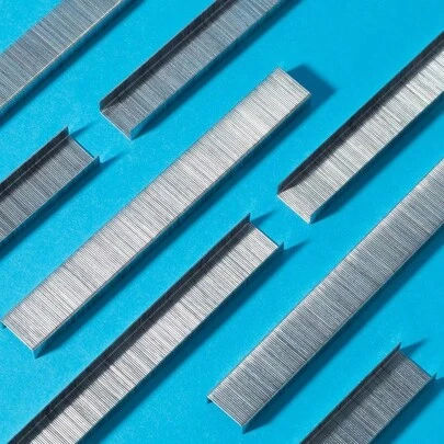 Ghim bấm Staples - Ghim bấm chống kẹt giấy, đầu nhọn, chắc chắn - Tương thích với hầu hết các loại ghim bấm để bàn, sử dụng tại văn phòng và gia đình, phù hợp với giấy, văn phòng phẩm, thích hợp cho nhiều dịp như trường học và văn phòng, phụ kiện ghim bấm, vật dụng thiết yếu cho năm học mới.
