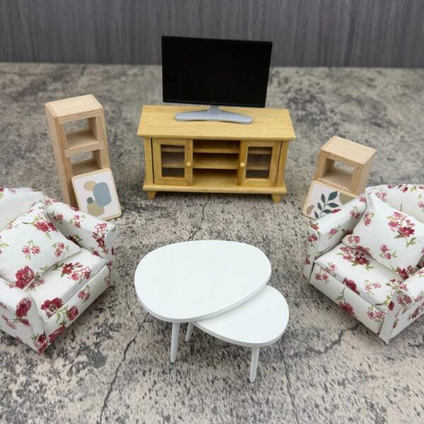1/12比例木制电视柜，适用于娃娃屋客厅和餐厅装饰的微型家具，原木色和白色，微景观微型家具