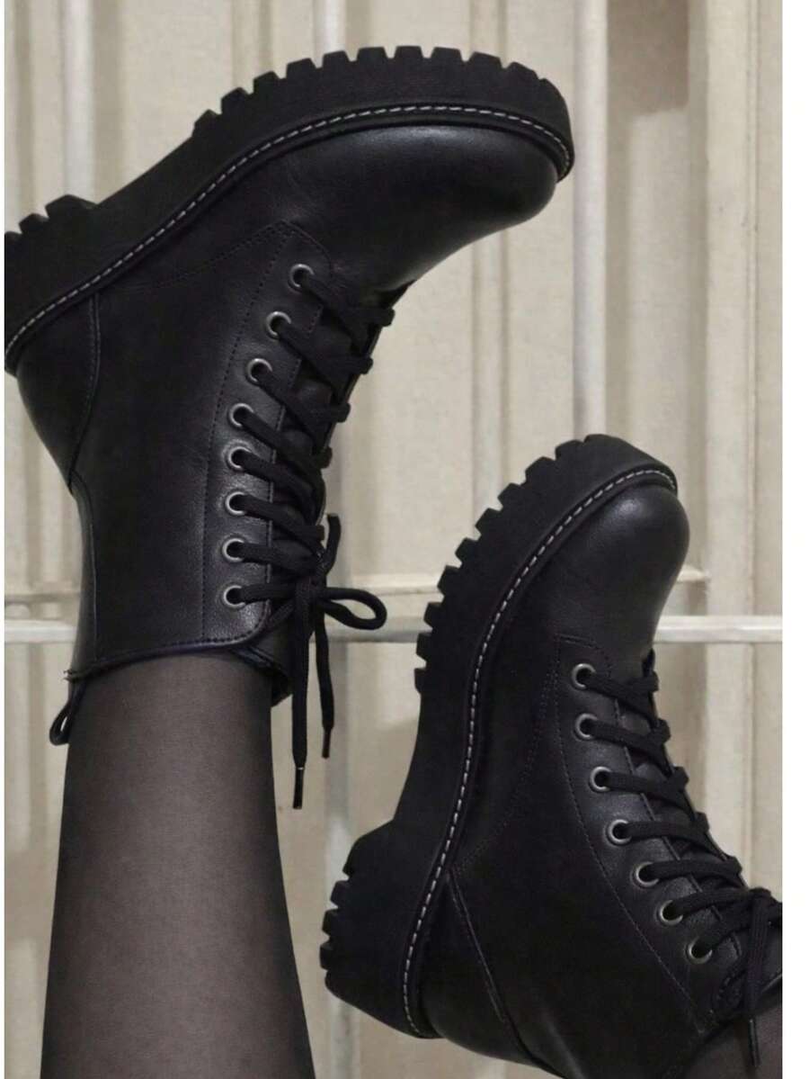 Women's Ankle Boot With Lug Sole, Blogger Style, With Laces, Lightweight And Comfortable - Black - View 1