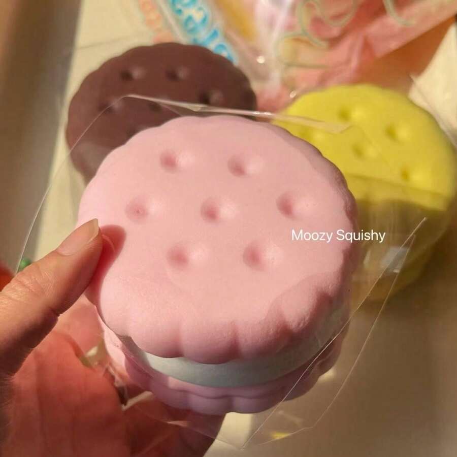 Macaron-Style Sandwich Cookie With Slow Rebound Squishy Toy, Cute Slow Rebound Sweets, Realistic Squishy PU Slow Rebound Toy - Multicolor - View 1