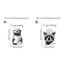 1/2片装可移除防水PVC自粘厕所贴纸，图案为一只水獭抱着卫生纸卷，并配有“你在上厕所吗？”的文字，适用于浴室 - 多色 - 查看 2