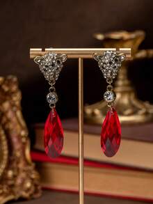 A Vintage-Style Earring Featuring A Bejeweled Leopard Head Design With A Teardrop-Shaped Tassel, Exuding A Luxurious And Fashionable Appeal. This Sophisticated Jewelry Piece Is A Perfect Gift For Those Who Appreciate The "Vintage Glamour" Aesthetic, Suitable For Daily Wear, Parties, Galas, And Celebratory Occasions. - Multicolor - View 4