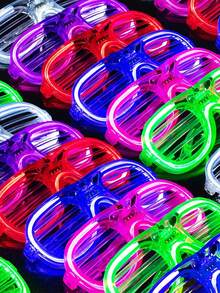 12副LED发光眼镜（圆形15.5厘米/6英寸，方形15厘米/5.91英寸），3种灯光模式，发光派对用品，适合成人，是万圣节、圣诞节、生日、复活节、派对、夜店、婚礼、角色扮演的理想选择（颜色随机） - 彩色 - 查看 10