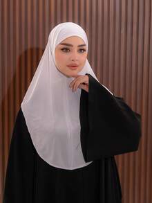1 peça de hijab/turbante feminino com capuz, cor sólida, que cobre todo o rosto. Estilo clássico, simples, elegante e casual, inspirado no Oriente Médio, árabe, Dubai e Turquia, típico do Islã. Confeccionado em tecido macio, respirável, em mistura de algodão e seda modal. Possui aba longa e funciona como lenço de cabeça e turbante 2 em 1. Ideal para uso diário, festivais, encontros e cultos religiosos. - Multicolorido - Ver 9