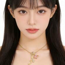 1 chiếc mặt dây chuyền hình trái tim đính đá Cubic Zirconia, thiết kế 26 chữ cái tiếng Anh. - Vàng - Xem 1