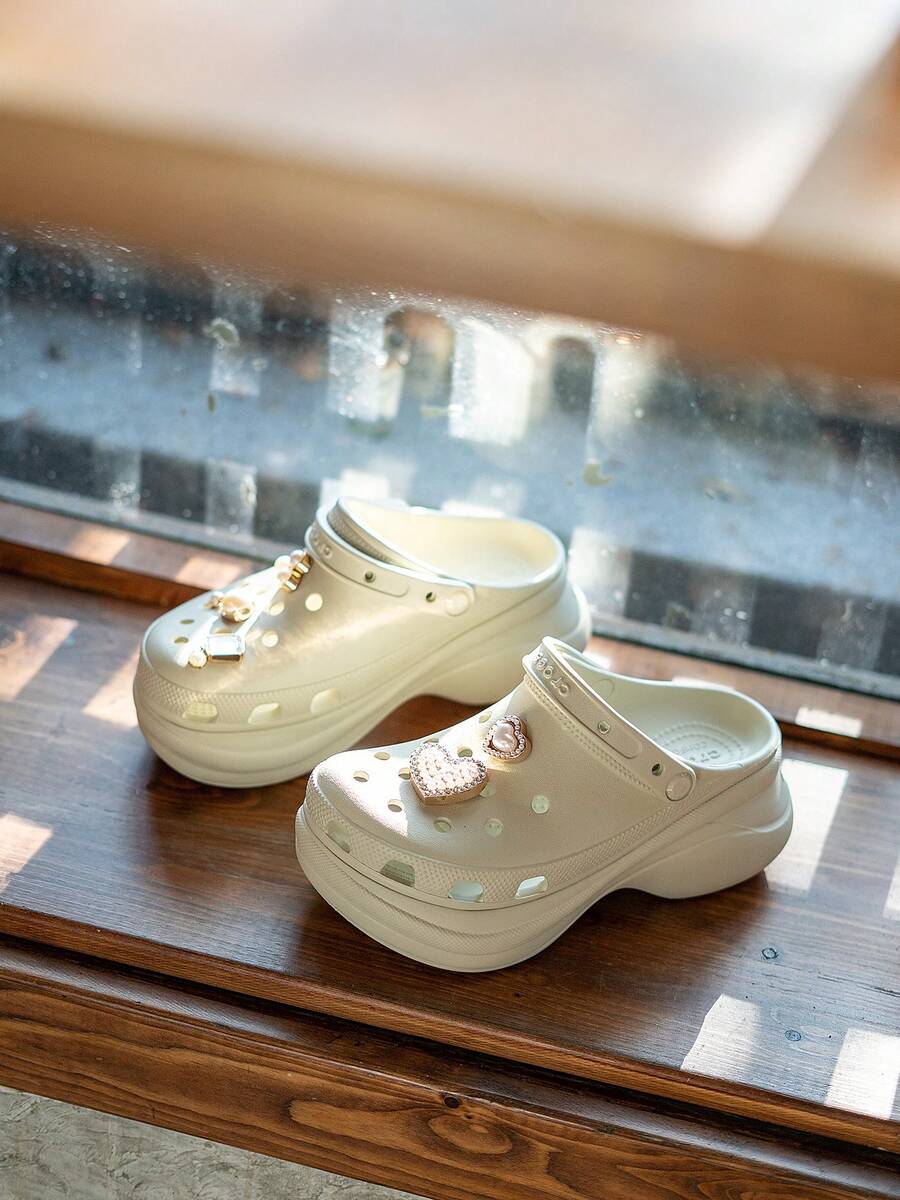 Crocs 女士时尚休闲运动凉鞋、沙滩鞋、水鞋、透气拖鞋 206302-2Y2 - 骨白色 - 查看 1