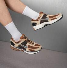 Men's Nike Zoom Vomero 5 Athletic Casual Shoes - Brown/Grey - View 2