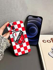 Logotipo del Utrecht FC sobre fondo a cuadros rojos y blancos. Esta elegante funda es compatible con Samsung, Apple, VIVO, OPPO, , Transsion, ,  y Honor. Fabricada en silicona TPU, ofrece protección contra golpes y caídas, además de una sensación superior. Es un regalo ideal para familiares, amigos y seres queridos, y la opción perfecta para San Valentín y Año Nuevo. - Negro - Ver 4