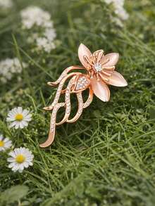 Korean Fashion Women's High-End Floral Brooch, Elegant Minimalist Lapel Pin Accessory, Overlapping Flower Decor - Gold - View 2