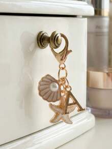 Bohemian Style Gold Letter Keychain With Shell And Starfish Decor, A-Z Letters Available, Beach And Holiday Themed Accessory, Ideal Gift For Friends, Students, Family, Beach Lovers, Vacation Essentials, Boho Fashion Accessory Suitable For Travel, Summer And Daily Use Personalized Keychain Gifts For Mother, Father, Graduation, And Teacher - Multicolor - View 9