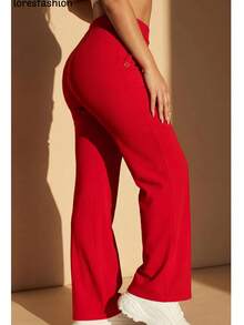 Pantalón de vestir para mujer diseño moderno y sofisticado con cintura alta que estiliza la figura y realza la silueta, ideal para mujeres jóvenes y señoras que buscan un estilo casual elegante para oficina, reuniones, eventos especiales o salidas; confeccionado en tela crepé no se transparenta al usarlo , interior suave, cómoda y resistente, con stretch que se adapta al cuerpo sin perder su forma; corte recto de pierna ancha que aporta libertad de movimiento y una caída fluida detalle de Boton forrado cada uno a su color de pantalón y a las orillas oro al costado que añade un toque refinado y femenino; pretina posterior elasticada para un ajuste perfecto y cómodo durante todo el días con bolsillos frontales para mantener una línea limpia y estilizada, prenda versátil que combina fácilmente con blusas, camisas o tops para crear looks formales o casuales; resistente a arrugas y al pilling, lavable a máquina sin deformación, pieza atemporal que no pasa de moda . - Rojo - Ver 6