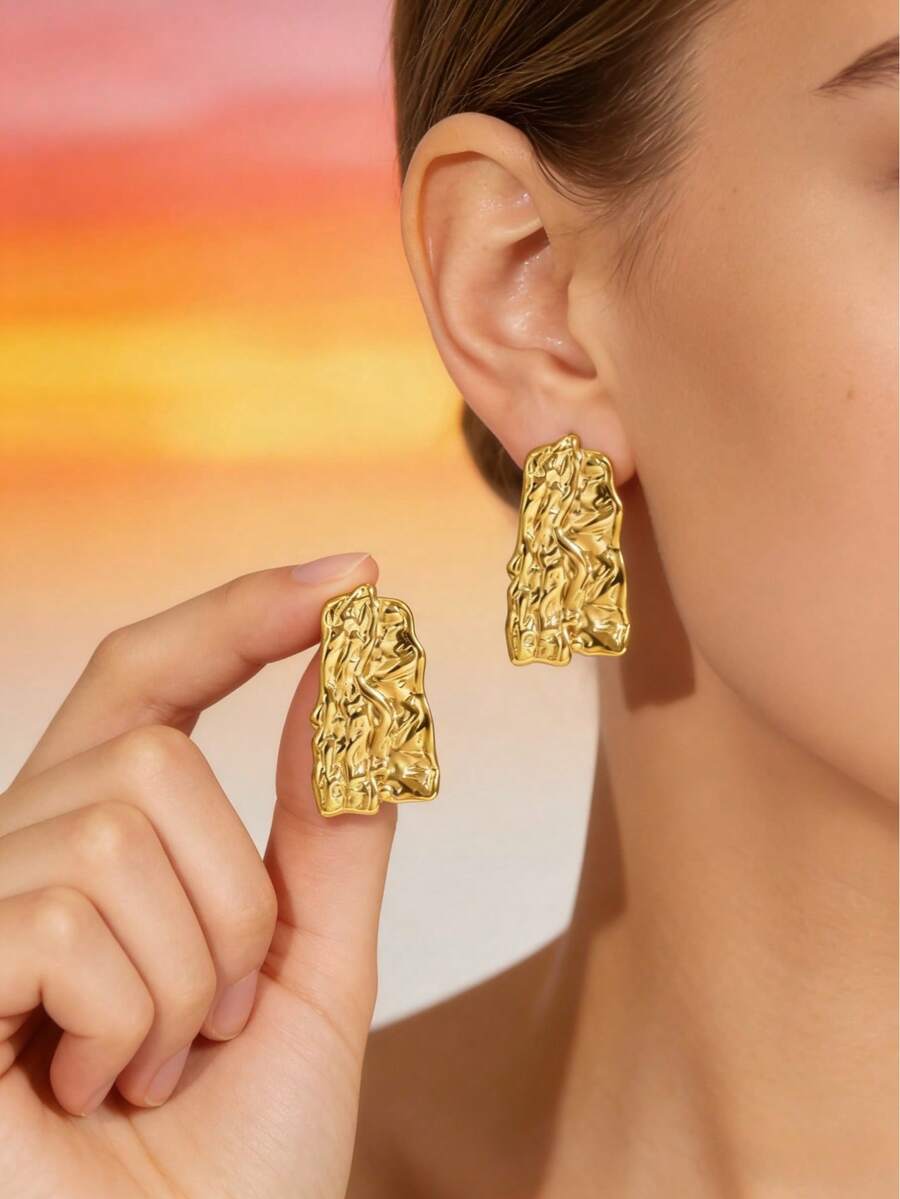 一对不锈钢耳环，采用褶皱纹理和夸张的不对称几何设计，适合节日和派对佩戴。 - 彩色 - 查看 1