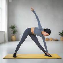 YESH MARKET Tapete de yoga 4 mm de grosor, medidas 150 cm * 60 cm, fabricado en material resistente, impermeable y de textura antideslizante para mayor comodidad. Incluye bolsa de transporte para fácil portabilidad y almacenamiento. Ideal para yoga, pilates, estiramientos y todo tipo de ejercicios en casa, gimnasio o exteriores. Ligero, duradero y cómodo, brinda soporte y estabilidad durante tu práctica. Diseño práctico y versátil para entrenamientos diarios. - Mostaza Amarilla - Ver 6