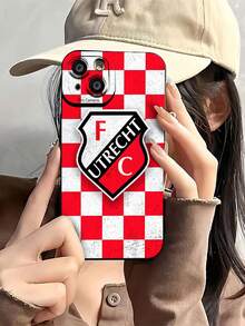 Logotipo del Utrecht FC sobre fondo a cuadros rojos y blancos. Esta elegante funda es compatible con Samsung, Apple, VIVO, OPPO, , Transsion, ,  y Honor. Fabricada en silicona TPU, ofrece protección contra golpes y caídas, además de una sensación superior. Es un regalo ideal para familiares, amigos y seres queridos, y la opción perfecta para San Valentín y Año Nuevo. - Negro - Ver 3