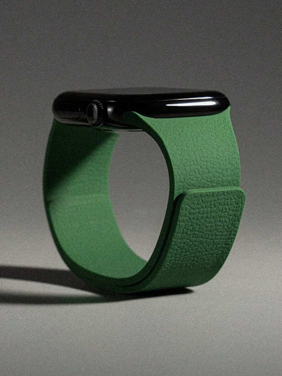 这款男女皆宜的荔枝纹硅胶磁吸表带兼容苹果手表,适用于 42mm、38mm、40mm、41mm、44mm、45mm、46mm 和 49mm 尺寸。它是一款时尚智能的替换表带,兼容 Ultra2、Ultra SE2、SE 11、10、9、8、7、6、5、4、3、2 和 1 代等型号。 - 綠色 - 查看 1