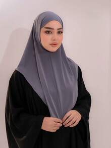 1 peça de hijab/turbante feminino com capuz, cor sólida, que cobre todo o rosto. Estilo clássico, simples, elegante e casual, inspirado no Oriente Médio, árabe, Dubai e Turquia, típico do Islã. Confeccionado em tecido macio, respirável, em mistura de algodão e seda modal. Possui aba longa e funciona como lenço de cabeça e turbante 2 em 1. Ideal para uso diário, festivais, encontros e cultos religiosos. - Multicolorido - Ver 8