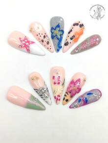 10片纯手工压制美甲贴片，33毫米长，高跟鞋造型，粉色、白色、绿色可选，立体凸起花朵，手绘粉色五角星菱形图案，手绘黑色线条，紫色花朵，波点。可爱尖头美甲，春日美甲。手工按压式美甲贴片 - 彩色 - 查看 1