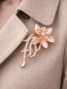 Korean Fashion Women's High-End Floral Brooch, Elegant Minimalist Lapel Pin Accessory, Overlapping Flower Decor - Gold - View 8