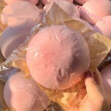 草莓粘面包超柔软粉色大面包慢回弹挤压玩具，逼真食物减压玩具 - 彩色 - 查看 6