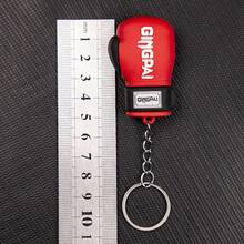 GINGPAI Llavero con colgante de mini guante de boxeo, accesorio de llavero de goma suave con diseño de dibujos animados, decoración de artes marciales, pequeño regalo para fans y estudiantes de boxeo - Multicolor - Ver 4