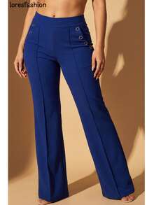 Pantalón de vestir para mujer diseño moderno y sofisticado con cintura alta que estiliza la figura y realza la silueta, ideal para mujeres jóvenes y señoras que buscan un estilo casual elegante para oficina, reuniones, eventos especiales o salidas; confeccionado en tela crepé no se transparenta al usarlo , interior suave, cómoda y resistente, con stretch que se adapta al cuerpo sin perder su forma; corte recto de pierna ancha que aporta libertad de movimiento y una caída fluida detalle de Boton forrado cada uno a su color de pantalón y a las orillas oro al costado que añade un toque refinado y femenino; pretina posterior elasticada para un ajuste perfecto y cómodo durante todo el días con bolsillos frontales para mantener una línea limpia y estilizada, prenda versátil que combina fácilmente con blusas, camisas o tops para crear looks formales o casuales; resistente a arrugas y al pilling, lavable a máquina sin deformación, pieza atemporal que no pasa de moda . - azul real - Ver 6
