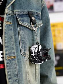 个性化越野摩托车靴头盔扁平钥匙扣，越野摩托车靴钥匙扣，越野摩托车头盔，越野摩托车钥匙扣，包包挂件，汽车挂件，包包装饰|趣味设计|亚克力材质，女士钱包和手机配件，赠送朋友、家人、女朋友，户外配件，派对配件，礼物，纪念品，完美的返校礼物，教师节礼物 - 彩色 - 查看 6