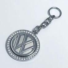 Llavero exclusivo diseñado para ajustarse a los modelos Lavida, Sagitar, Magotan, Passat, CC, Tiguan L, Lamando, Tayron e ID Series. Este llavero de metal unisex con colgante presenta un logotipo de automóvil con diamantes incrustados, lo que lo convierte en una excelente opción para un regalo de alta gama. Adopta un diseño estilo equipo original - 1 pieza - Ver 8
