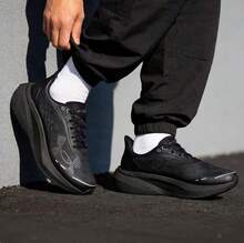 Under Armour 男士新款 Velociti 缓震长距离跑鞋 - 黑色 - 查看 5