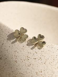 1 Pair Minimalist Classic Clover Hollow Heart Clover Earrings, Suitable For Women's Daily Wear, Great For St. Patrick's Day - Earrings - View 8