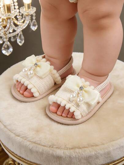 Infant Girls Pearl Bow Sandals, Cute Pom-Pom Fringe Princess Shoes, Soft Non-Slip First Walker Crib Sandals For Newborn Infant Toddler 0-18 Months, Perfect Birthday & Holiday Gift