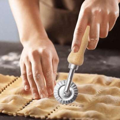 1 Set: Dough Cutter (Wooden Handle), Pasta Roller, Pizza Cutter, Pie Dough Press With Ravioli Wheel, Multifunctional Kitchen Tools - Zinc Alloy Pasta & Pizza Knives, Premium Wooden Pie Mold & Press, Cookie Cutter, Dough Scraper