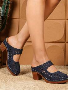 Retro-Style Openwork Chunky Heel Mules - Comfortable Slip-On Closed-Toe Chunky Heel Sandals For Women ✨ Retro Style Is Back! Exquisite Openwork Design, Breathable And Sophisticated. Chunky Heel + Platform Design Instantly Makes Legs Look Longer. Comfortable For Long Wear, Suitable For Daily Commutes/Dates. Mule Style, Super Convenient Slip-On, A Blessing For Lazy People! Multiple Colors Available: Classic Black, Soft Khaki, Retro Brown, Navy Blue, Covering Your Spring And Summer Outfits ✅ Versatile And Flattering ✅ High-Quality Feel ✅ Enhanced Comfort  #Retrosandals #Mules #Chunkyheels #Springfashion #Womenssshoes #Everydayfashion - 藍色 - 查看 2