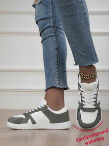 女士极简宽头滑板鞋，轻便防滑宽头运动鞋，时尚百搭宽头平底鞋，适合脚宽的青少年休闲运动鞋，男女通用零落差宽头休闲鞋，为您的双脚提供舒适的空间。 - 白灰 - 查看 9