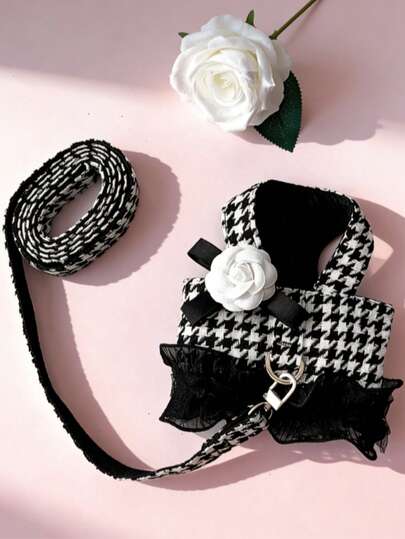 Conjunto de correa para mascotas a cuadros, arnés de chaleco estilo clásico a cuadros para perros/gatos, adecuado para caniche, bichón frisé y perros pequeños, conjunto de arnés y correa para perros - Diseño de chaleco con encaje a cuadros y flores, adecuado para perros pequeños (bichón frisé/caniche), arnés y correa para caminar gatos, accesorios de moda para mascotas, accesorios para fotos de cachorros, los talla grande vendidos en la tienda de mascotas, esencial para la aventura en el parque de la ciudad