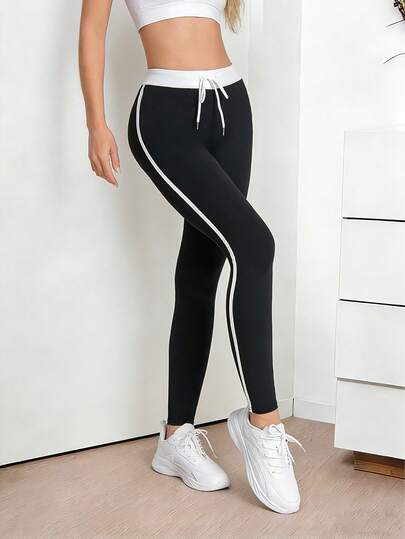女士休闲黑白撞色紧身打底裤，适合运动、健身、户外活动和瑜伽