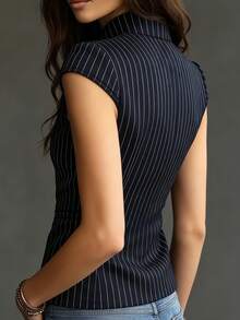 女士优雅都市现代休闲通勤海军蓝白条纹单排扣衬衫，饰有仿口袋设计和V领。女士优雅办公/工作上衣、度假沙滩上衣、夏季开衫、户外上衣、蓝白条纹衬衫、修身衬衫。 - 深藍色 - 查看 6