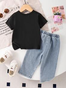 女婴休闲套装（两件套）：蝴蝶结印花黑色圆领短袖T恤上衣和蝴蝶结镂空爱心字母印花弹力腰浅色牛仔长裤 - 黑色 - 查看 2