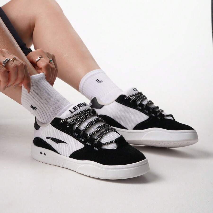 Tênis Street Unissex Preto e Branco Casual Estilo Urbano 2026