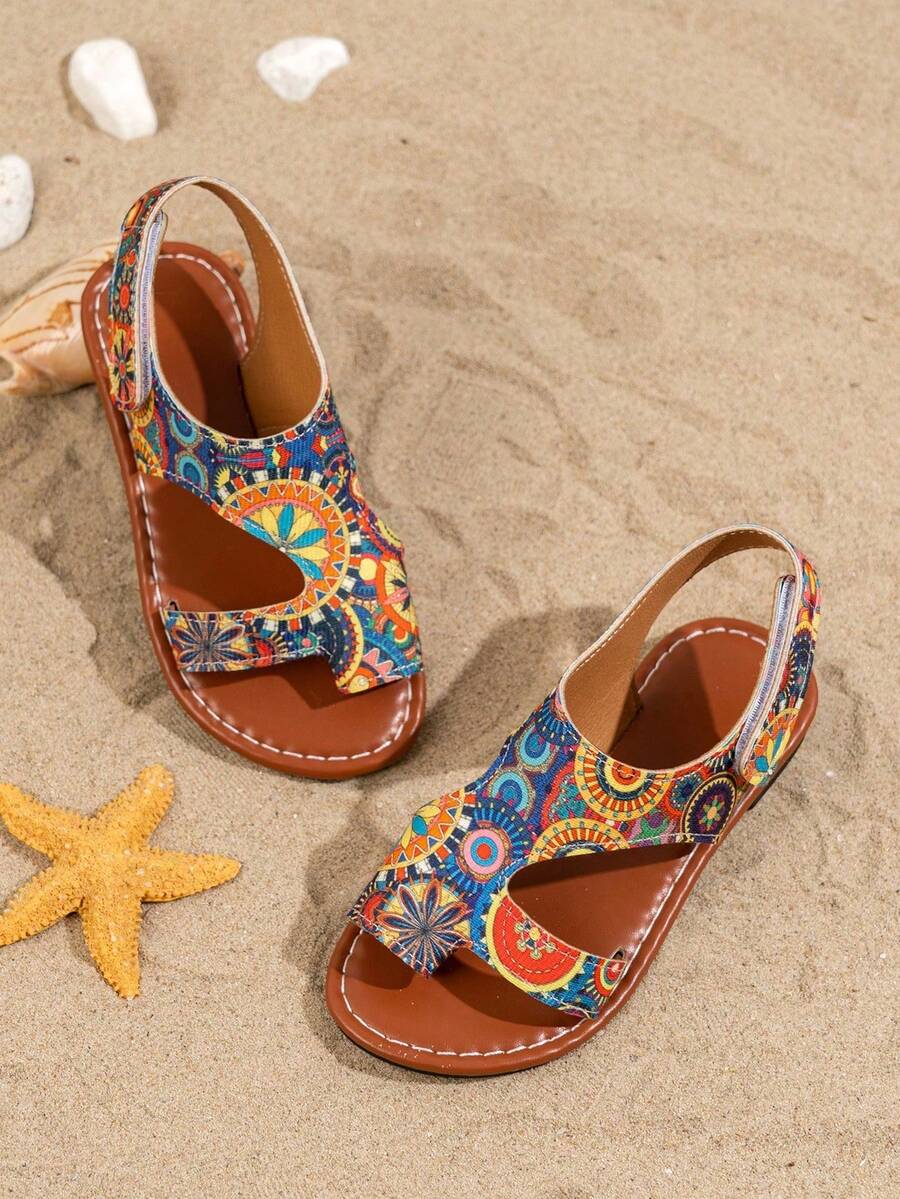 Một đôi dép xăng đan trẻ em đầy màu sắc và thời trang, hoàn hảo cho mùa hè, kiểu dáng Bohemian, phù hợp cho những dịp thường ngày và các sự kiện trang trọng nhẹ, hẹn hò với bạn bè, đi chơi hàng ngày và tụ họp ngoài trời, dép xăng đan đi biển cho bé gái, dép xăng đan trẻ em, dép xăng đan trẻ em, giày đi biển, giày trẻ em. - Nhiều màu - Xem 1