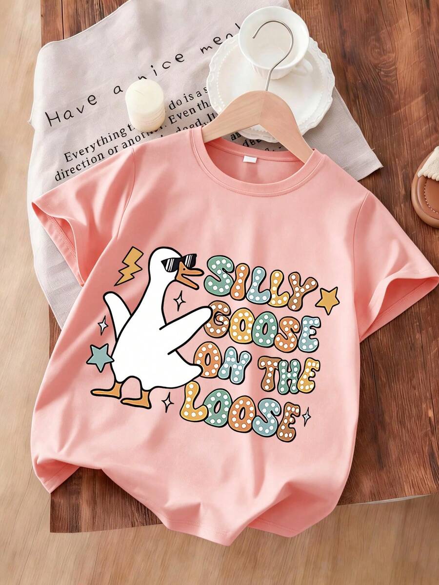 Camiseta de manga corta con cuello redondo y estampado de pato de dibujos animados y eslogan, para niñas, para primavera y verano, camiseta casual para niños - Rosa - Ver 1