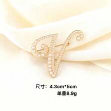 1Pc Minimalist Elegant Pearl Inlaid Letter Brooch, 26 English Letters Full Set Available For Choose, Delicate Compact Lightweight Design, High Quality Smooth Imitation Pearl & Alloy Material, Exquisite Craftsmanship Not Easy To Fade, Perfect For Sweater, Coat, Suit, Shirt Collar, Bag, Scarf, Hat And Hair Clip Decoration, Versatile All-Match Style Suitable For Office, Daily Wear, Dating, Party, Banquet, Holiday And Gift Giving, Elegant Feminine Fashion Jewelry Accessory For All Seasons, Popular Hot  Personalized Letter Brooch For Modern Women - 彩色 - 查看 21