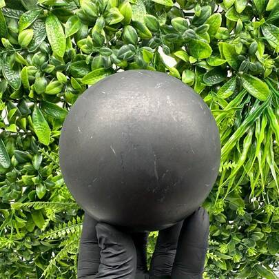 1颗亮黑色金属外壳的舒俱来球 - 家居装饰的理想之选，也是人造水晶爱好者的馈赠佳品 | 散装宝石，色彩鲜艳的人造水晶球 | 人造水晶收藏家 | 神秘美感，光泽亮丽