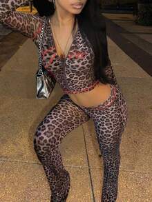 LovelyWholesale Women's Cute Hooded Long Sleeve Letter & Leopard Print Zip-Up Jacket And Flare Pants Set, Spring Break Outfit, Summer Vacation Wear - Brown - 查看 7