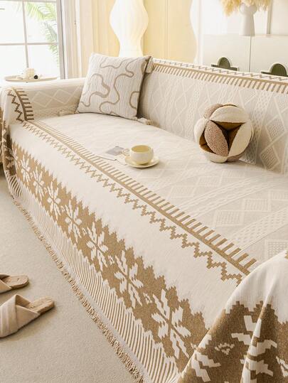 1pc Thick Lamb Velvet Sofa Towel, Solid Light Coffee Base With Caramel Tassel Edge, Simple And Not Monotonous, Pet-Friendly, Machine Washable And Not Easy To Fade, Suitable For Living Room, Bedroom And Office, And Universal Home Decoration In Four Seasons.