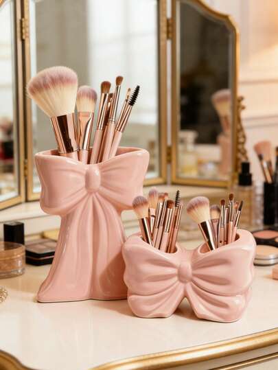 1个可爱蝴蝶结树脂化妆刷架，时尚化妆品收纳盒，适合梳妆台，完美收纳化妆刷、口红和美妆工具，卧室、梳妆台和浴室的理想之选，经久耐用且易于清洁，提升梳妆台美感，是化妆爱好者的必备配件。